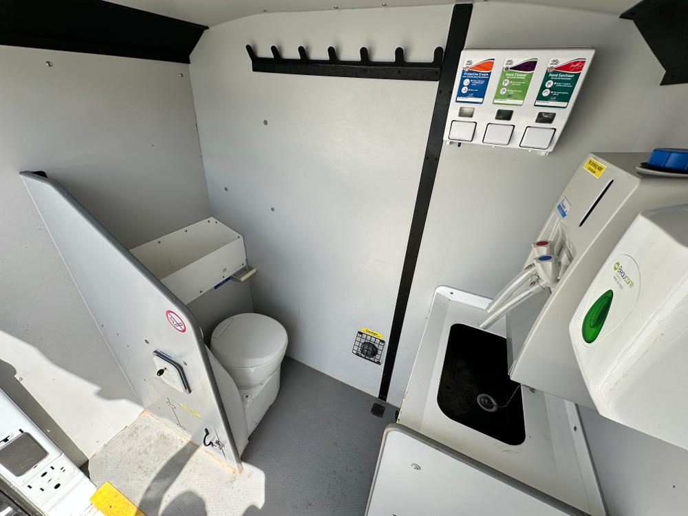 Ford Transit Photo a92bcf0f-a1d4-418a-8148-d30d635443d8.jpg