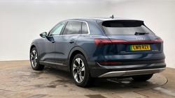 AUDI e-tron Photo 3