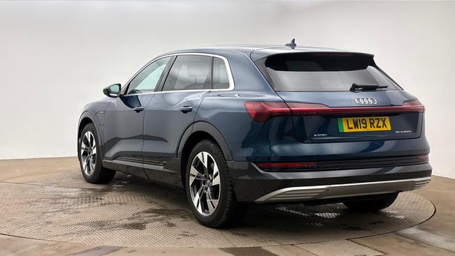 AUDI e-tron Photo 3