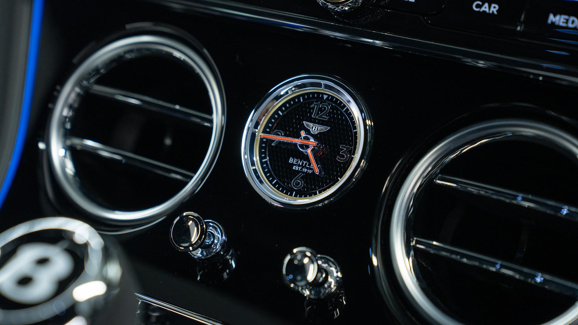 Bentley Continental GT Photo a9446a12-4724-4d64-8e01-6d083f81b0fa.jpg