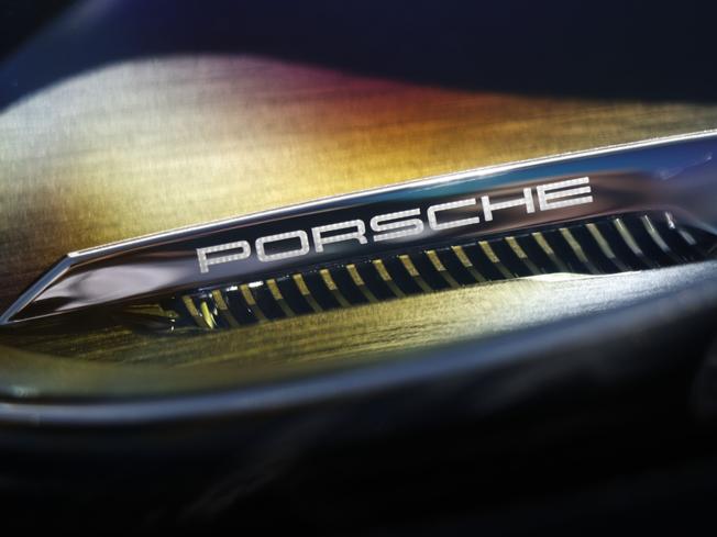 PORSCHE 911 Photo 9