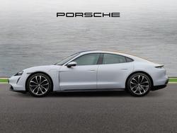 PORSCHE Taycan Photo 5