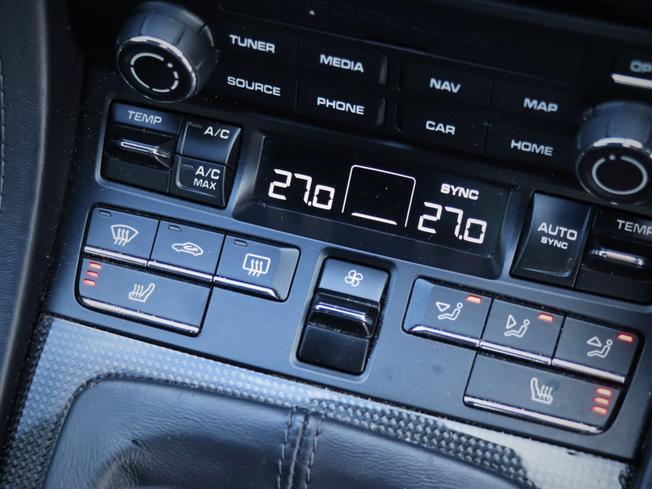 PORSCHE 718 Cayman Photo 30