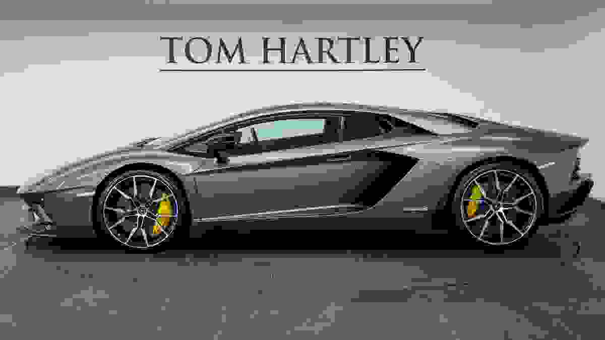 Lamborghini Estoque : r/WeirdWheels, image size:1200x675