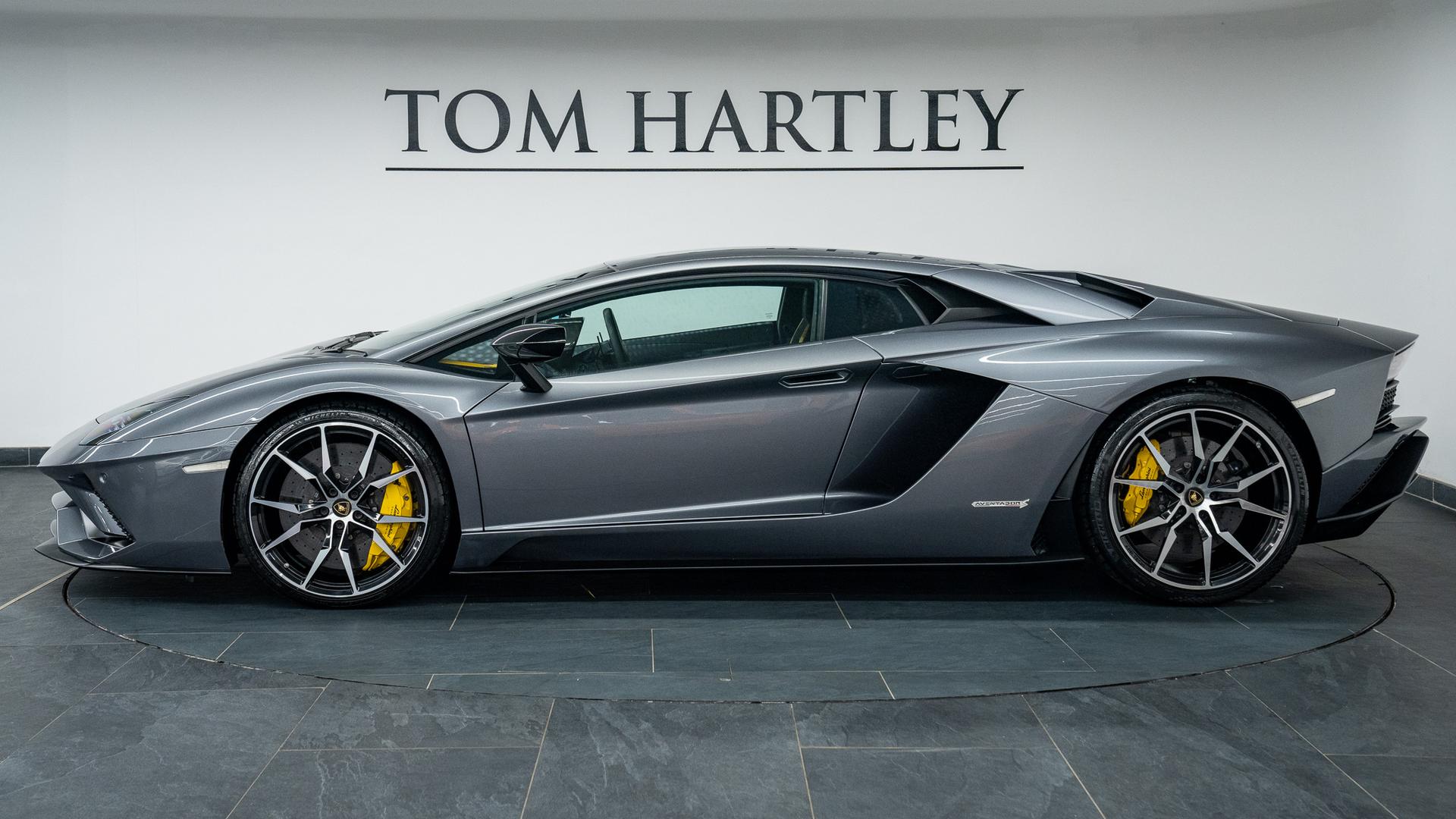 LAMBORGHINI Aventador Photo a95ebe5b-7550-42d6-8b4a-d2485f320492.jpg