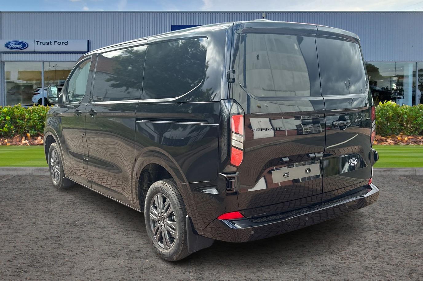 Ford TRANSIT CUSTOM Photo 1
