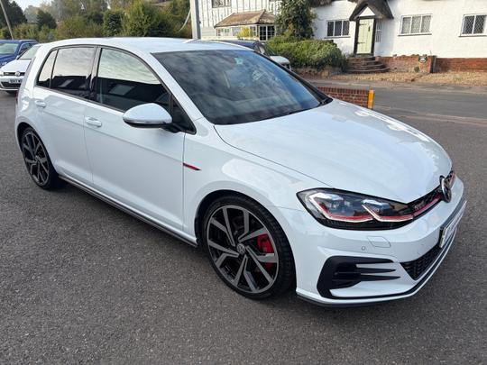 Volkswagen Golf Photo a96a1666-bf6c-4602-a288-758589c98d9f.jpeg