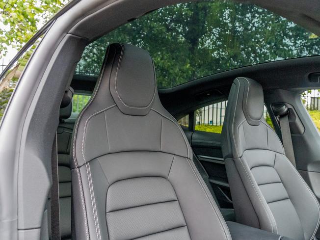 Porsche Taycan Photo 9