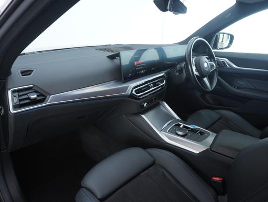 BMW i4 Photo a983985d-31a0-4c53-b64c-c3821eaff04b.jpg
