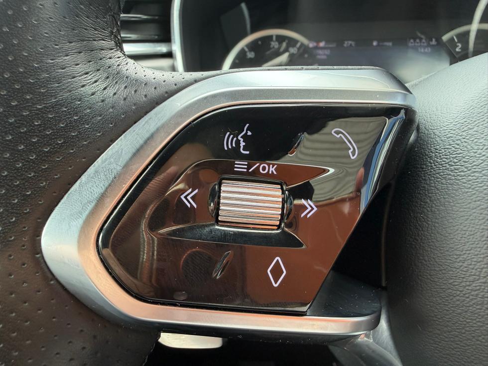 Jaguar F-PACE Photo a98ea1fe-0cdc-441b-ab82-e69b4dae0d62.JPEG