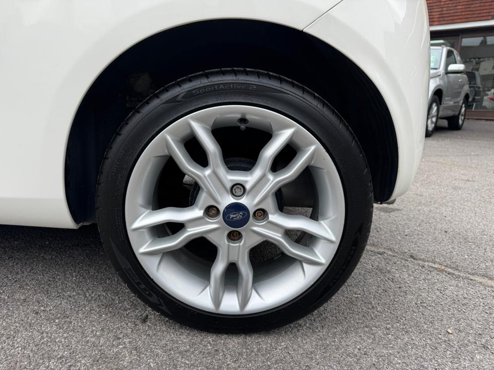Ford Ka Photo a9a643c0-7bd9-4ade-9a6b-80f0ba188018.JPEG