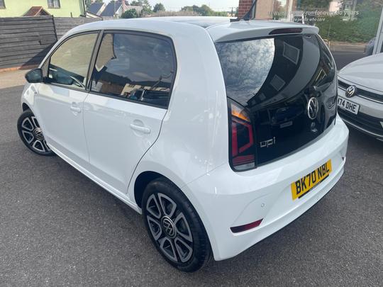 Volkswagen up! Photo a9b2af46-ea8f-43b9-8431-7ca25f6214f4.jpg