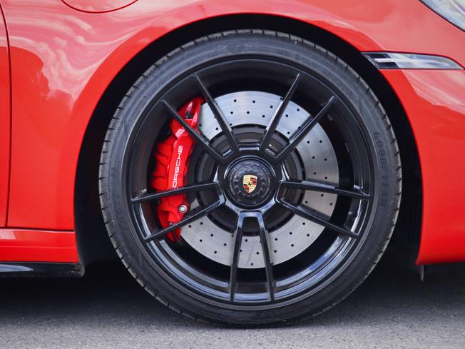 PORSCHE 911 Photo 8