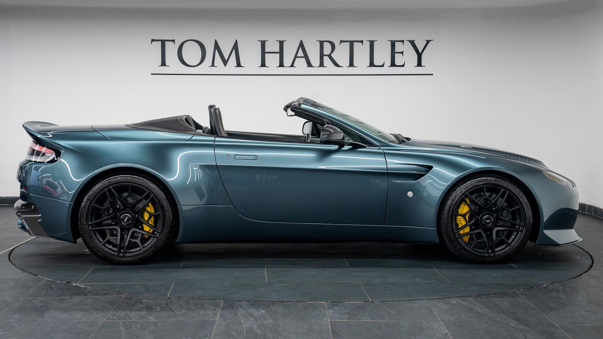Aston Martin Vantage Photo a9be8335-778c-42d6-bde1-d2d7b19a4aa2.jpg