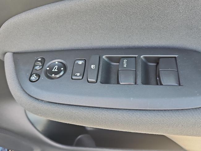 Honda Jazz Photo a9c1e182-ffb9-4011-9481-f445d08dbc60.jpg