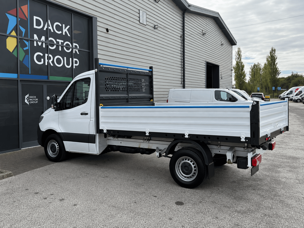 Mercedes-Benz Sprinter Photo a9e1b10a-4a2c-41f4-96cd-d458854ef15a.png