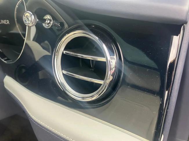 BENTLEY Bentayga Photo 15