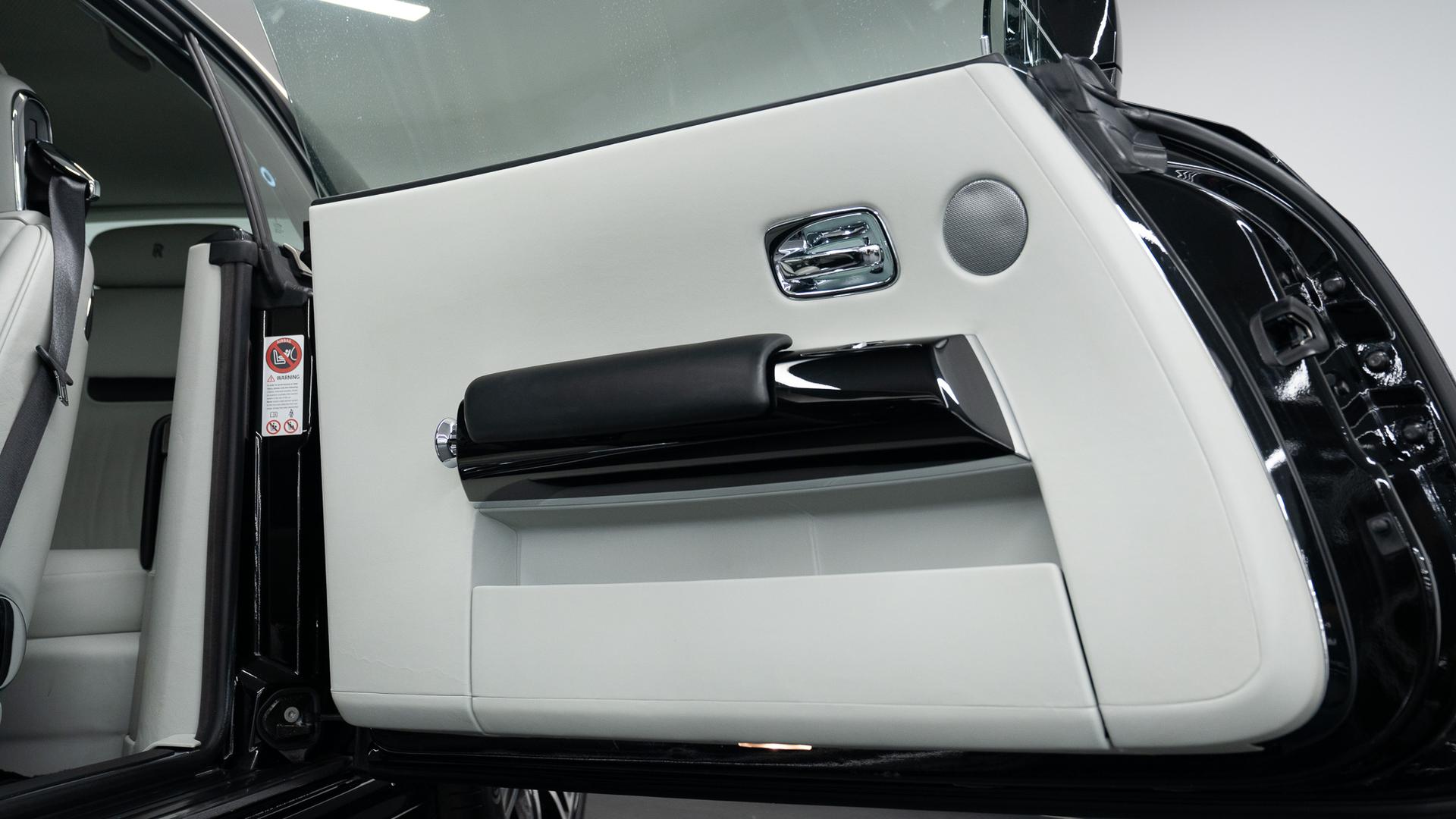 Rolls-Royce Phantom Photo a9f0fa49-cbff-4893-9448-25e4ad99e906.jpg