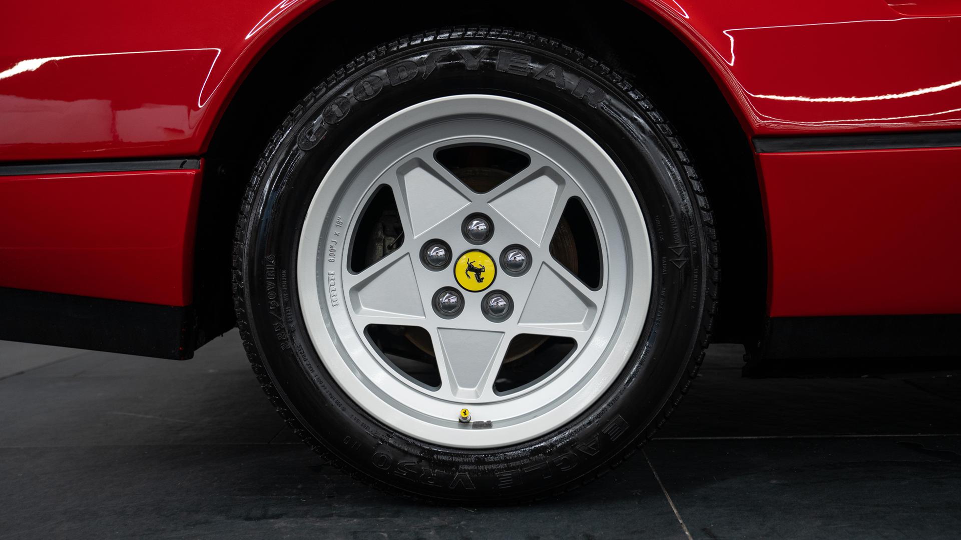 Ferrari 328 Photo a9f84c56-bf94-4c4c-8b10-1d2be7e5d0c3.jpg