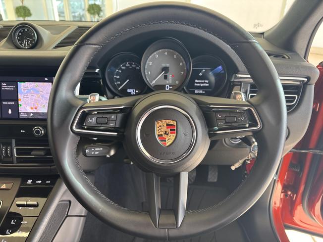 PORSCHE Macan Photo 17