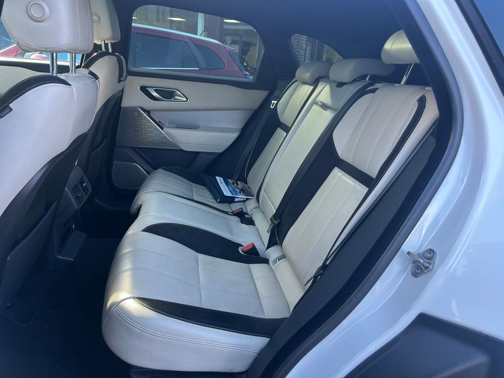 Land Rover Range Rover Velar Photo aa1398ac-2b56-48a7-b54e-eb35de7ad135.jpeg