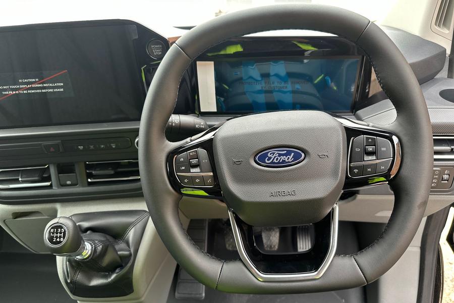 Ford TRANSIT CUSTOM Photo aa27f826-0fc0-4e3c-8d5d-dab2d89787ee.jpg