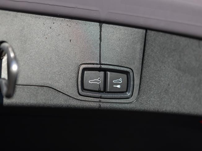 PORSCHE Taycan Photo 32