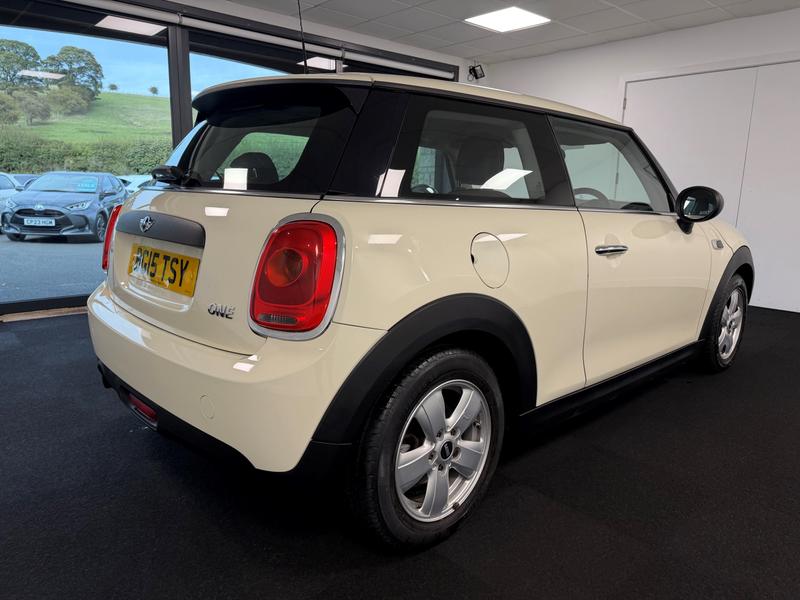 MINI Hatch Photo aa2dd3fd-90a5-48ed-87af-23d69fbdd5a9.jpg
