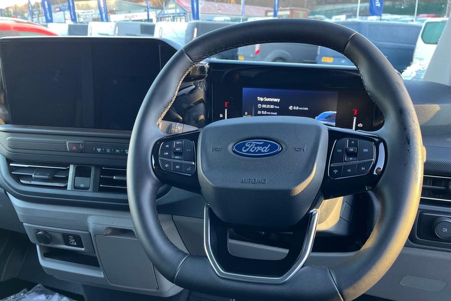 Ford E-TRANSIT CUSTOM Photo aa3cd970-a5e0-42b5-a0c4-ef903aafda6c.jpg