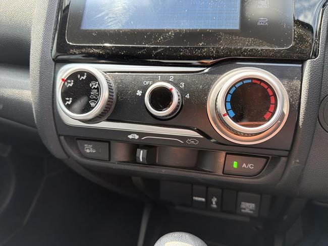 Honda Jazz Photo aa430dbd-8a06-4209-b315-e0a731f37966.jpg