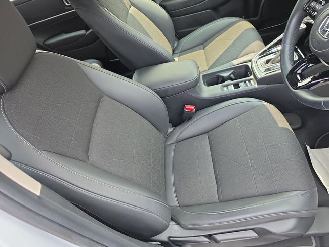 Honda HR-V Photo aa5824d2-d259-44ce-9270-d26f71a96eeb.jpg