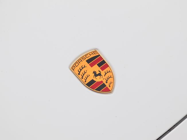 PORSCHE Taycan Photo 10