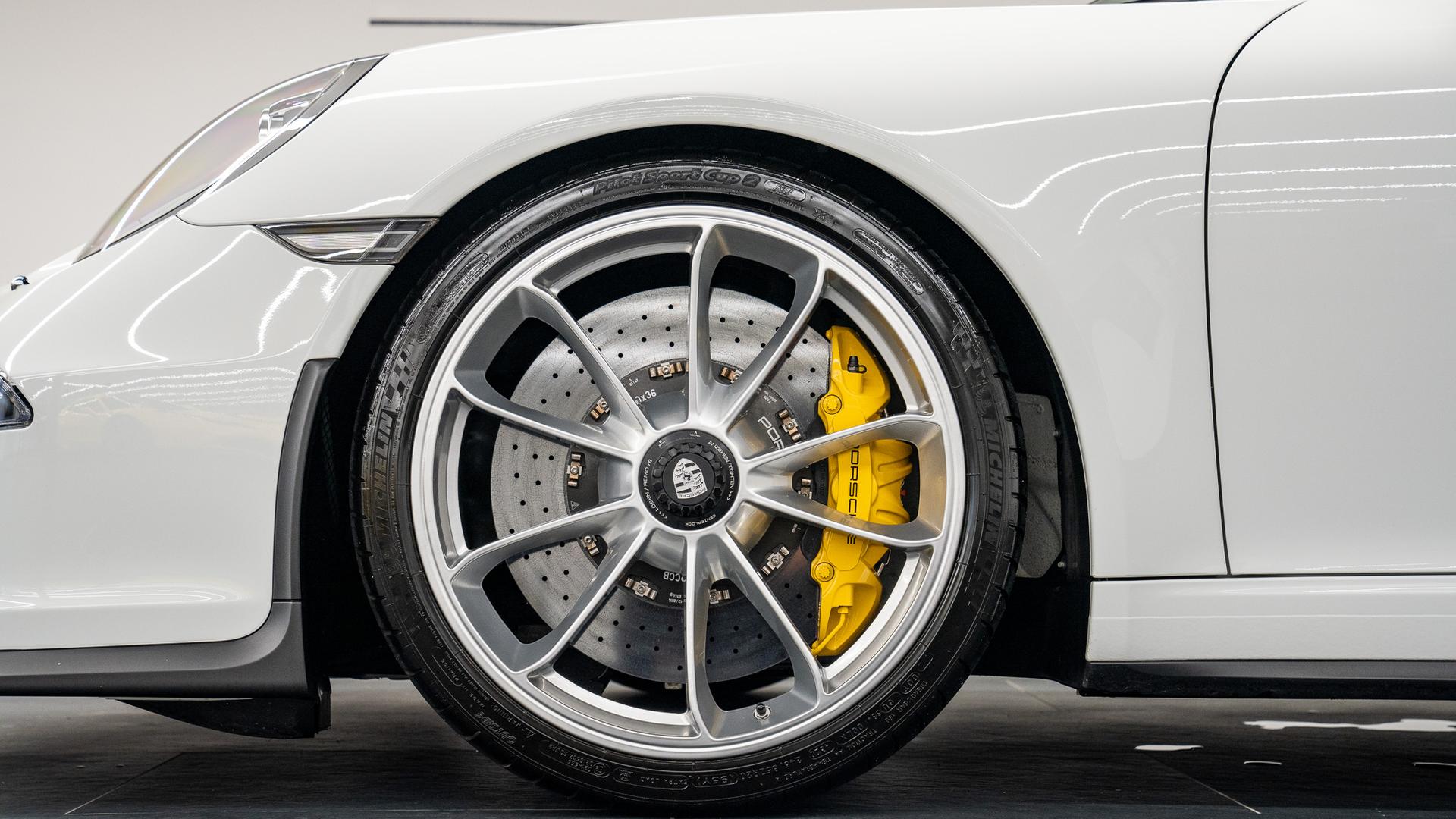 Porsche 911 Photo aa719452-6f0a-4702-a69a-87b8bcdea9df.jpg