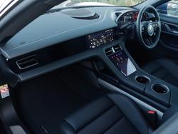 PORSCHE Taycan Photo 3