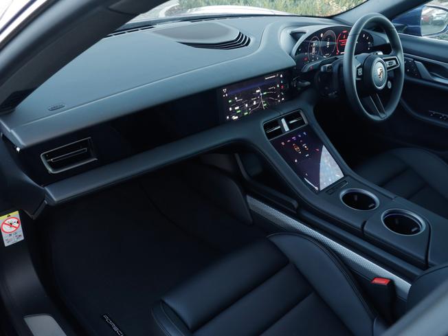 PORSCHE Taycan Photo 3
