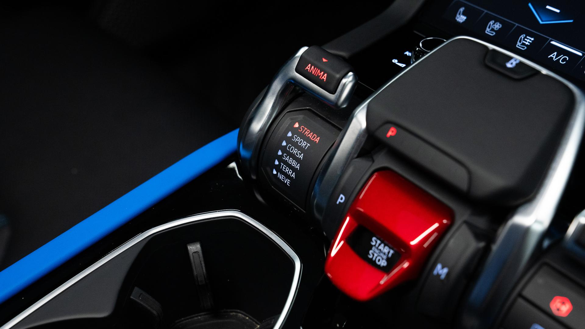 LAMBORGHINI Urus Photo aa9790b8-cd43-4452-b190-59672392b902.jpg