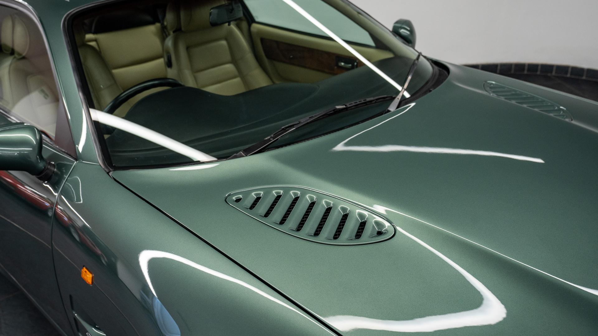 Aston Martin V8 Vantage Photo ab0f6077-c8ef-48e1-92a8-d03f7926a13b.jpg