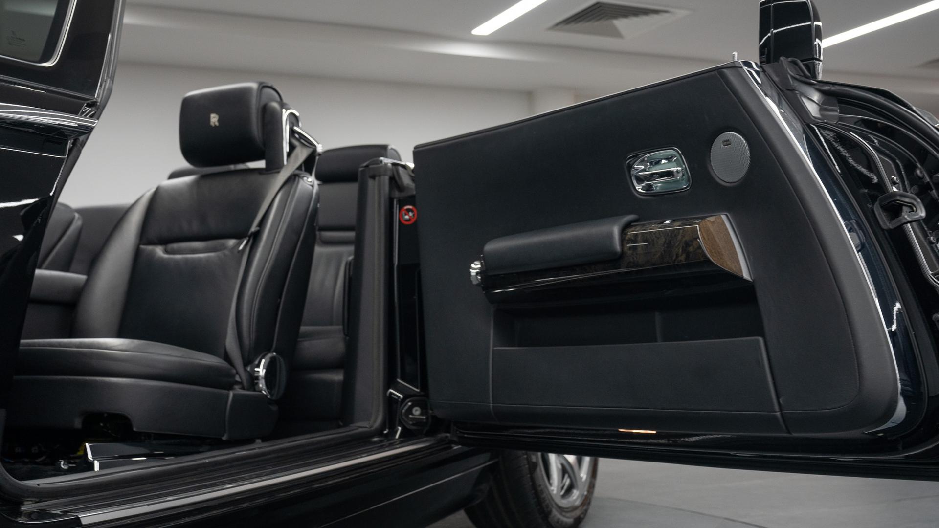 Rolls-Royce Phantom Photo ab308e42-e903-4f2c-aaea-e72c4751061d.jpg
