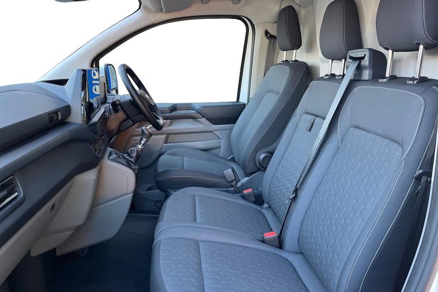 Ford TRANSIT CUSTOM Photo ab3e2dff-e1f5-45d6-a857-19a7018bdf8e.jpg