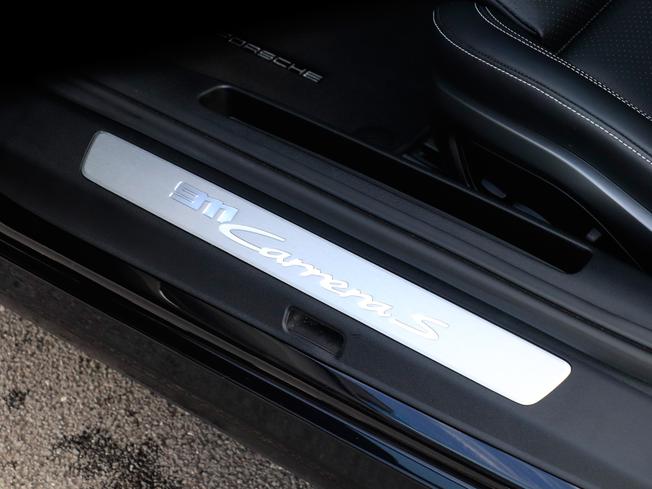 PORSCHE 911 Photo 9