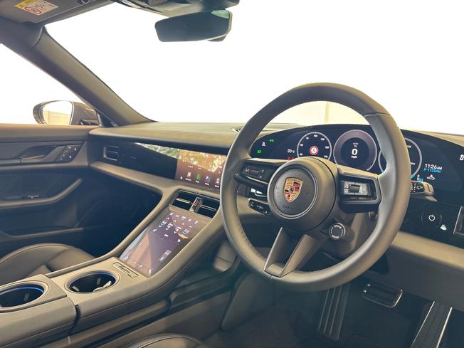 PORSCHE Taycan Photo 10