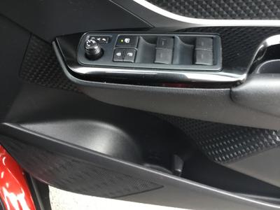 Toyota C-HR Photo 14
