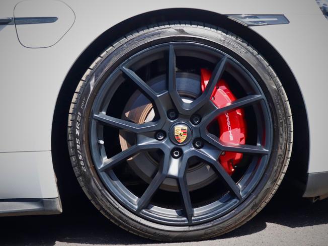PORSCHE Taycan Photo 12