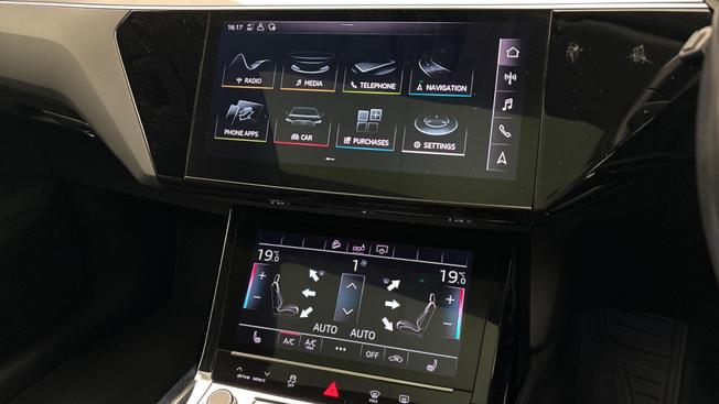 AUDI e-tron Photo 8