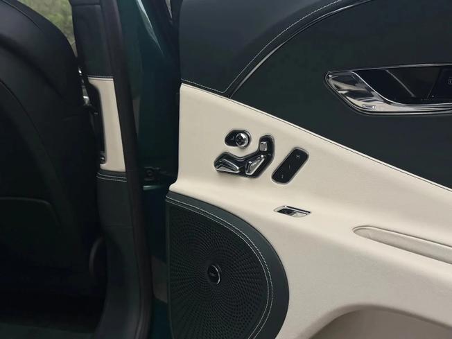 BENTLEY Flying Spur Photo 14