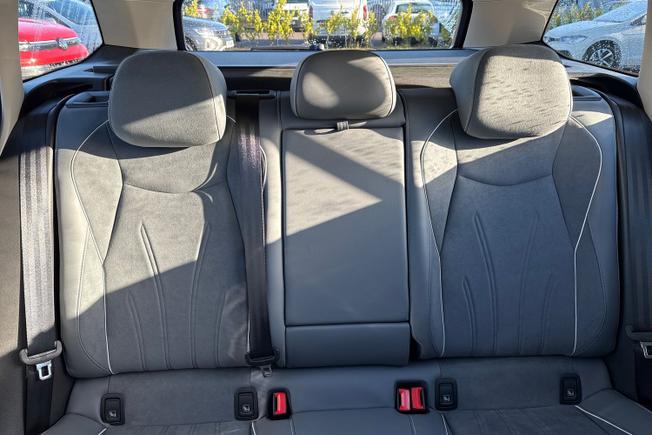 VOLKSWAGEN Passat Photo 38
