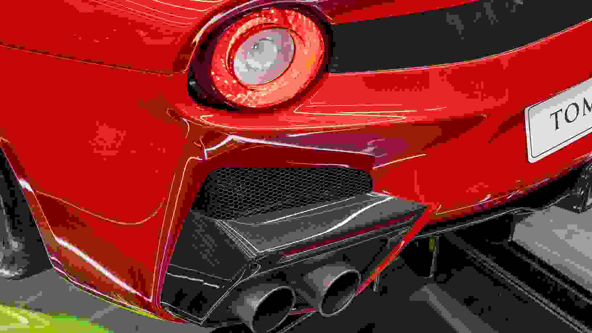 Ferrari F12 Photo ab9acf75-ee45-45a5-b8a2-87d9877ee96d.jpg