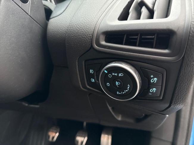 FORD Focus Photo 25