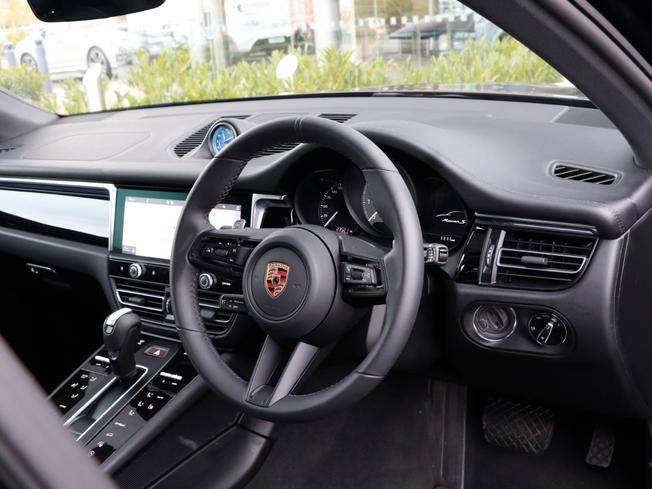 PORSCHE Macan Photo 16