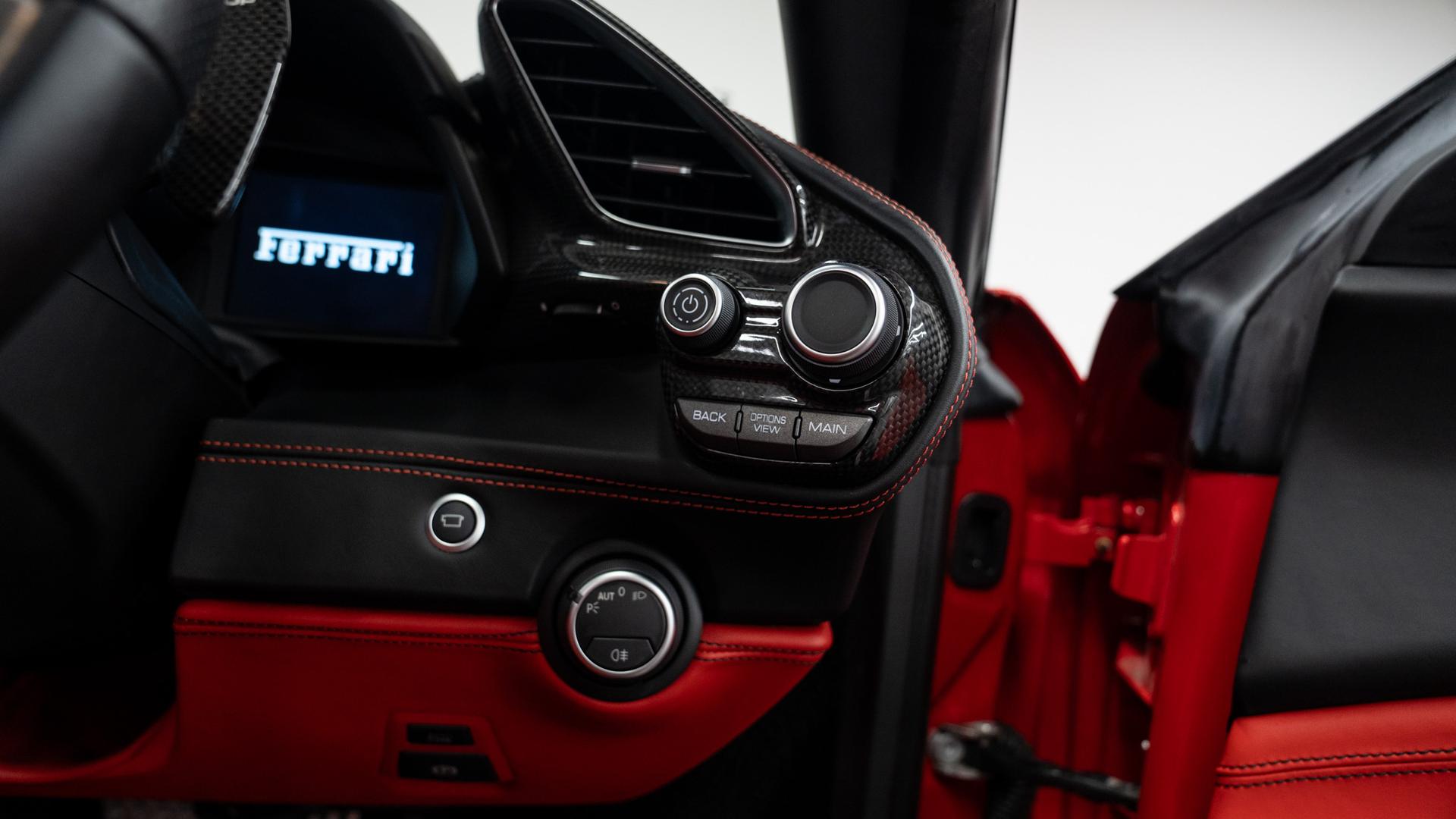 Ferrari 488 Photo abcbf8e1-4d28-41eb-93a7-c3678b6ed3b4.jpg